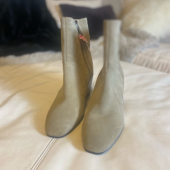 $179 NEW BLONDO Sadie Waterproof Bootie Taupe Suede Size 10 BLOCK HEEL SQAURE - Picture 4 of 14